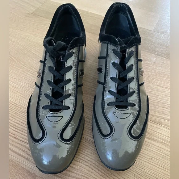 Tod’s gray and black patent sneaker - Picture 6 of 8